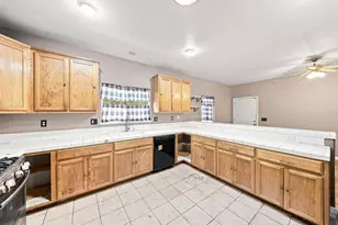 921 Udona Ln, Modesto, CA 95351 - Photo 17