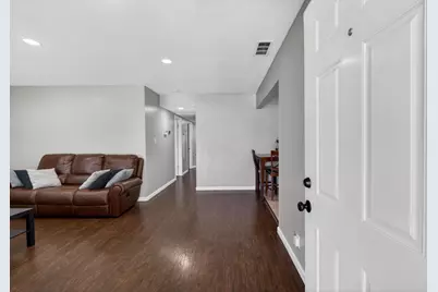 4960 Bradford Drive, Sacramento, CA 95820 - Photo 13