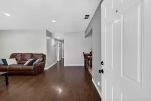 4960 Bradford Dr, Sacramento, CA 95820 - Photo 13