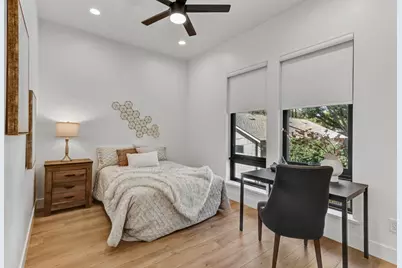 2713 Democracy Alley, Sacramento, CA 95816 - Photo 29