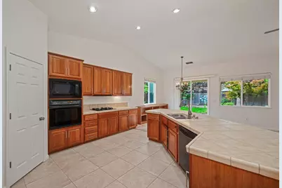 2305 Swainson Way, Sacramento, CA 95833 - Photo 15
