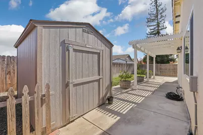894 Strathaven Way, Galt, CA 95632 - Photo 39