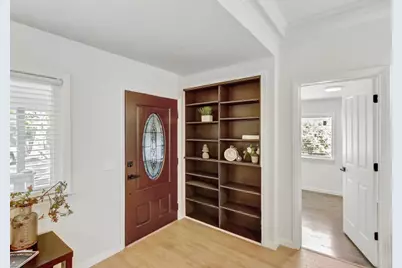 2038 Markham Way, Sacramento, CA 95818 - Photo 9