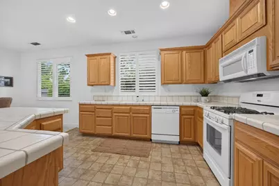 2100 Ranch Bluff Way, El Dorado Hills, CA 95762 - Photo 17