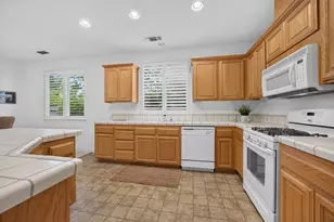 2100 Ranch Bluff Way, El Dorado Hills, CA 95762 - Photo 17
