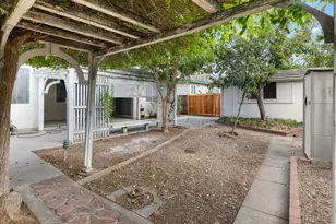 9532 Dusty Trails Pl, Elk Grove, CA 95624 - Photo 17