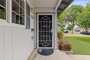 2105 Zinfandel Ln, Turlock, CA 95380 - Photo 3