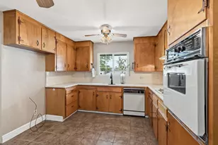 2105 Zinfandel Ln, Turlock, CA 95380 - Photo 9