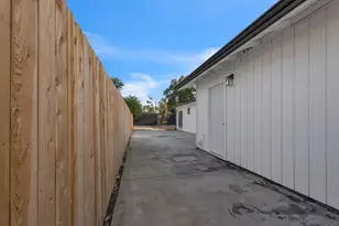 1230 E 10th St, Stockton, CA 95206 - Photo 33