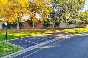 7413 Sunny Meadows Ln, Sacramento, CA 95828 - Photo 15