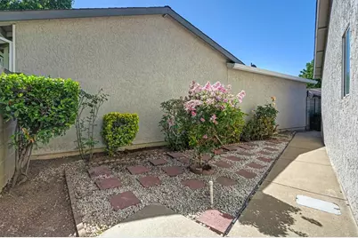 7413 Sunny Meadows Lane, Sacramento, CA 95828 - Photo 53