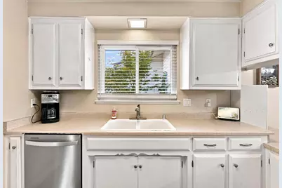 1717 Russell Way, Roseville, CA 95661 - Photo 9