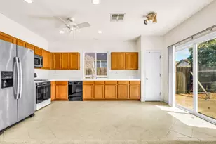 8540 Zinnia Way, Elk Grove, CA 95624 - Photo 13