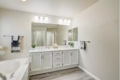 9645 Glacier Creek Way, Elk Grove, CA 95624 - Photo 31