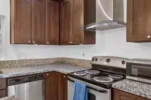 591 Redwood Ave, Sacramento, CA 95815 - Photo 17
