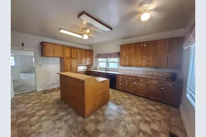 211 Orange Avenue, Modesto, CA 95350 - Photo 11