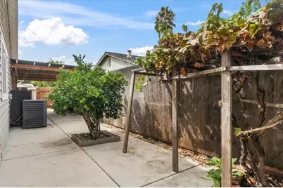 8287 Hayfield Circle, Sacramento, CA 95828 - Photo 35