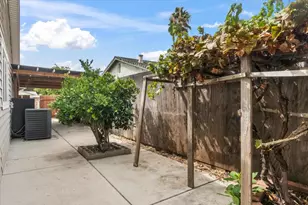 8287 Hayfield Cir, Sacramento, CA 95828 - Photo 35
