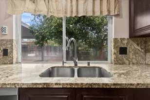 8287 Hayfield Cir, Sacramento, CA 95828 - Photo 23