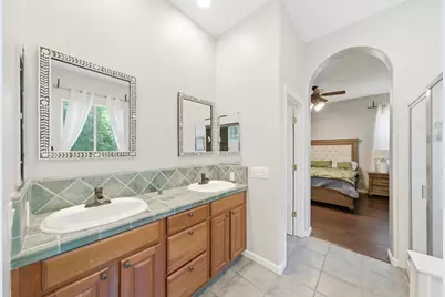 9445 Loire Valley Way, Elk Grove, CA 95624 - Photo 15