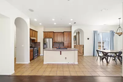 9445 Loire Valley Way, Elk Grove, CA 95624 - Photo 5