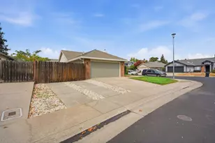 8306 Bull Mountain Cir, Elk Grove, CA 95758 - Photo 3