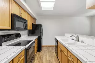 301 Del Verde Cir, Sacramento, CA 95833 - Photo 11
