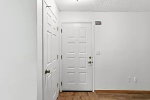 301 Del Verde Cir, Sacramento, CA 95833 - Photo 5