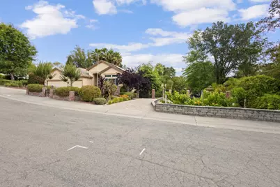 8383 Oakwood Hills Circle, Citrus Heights, CA 95610 - Photo 3