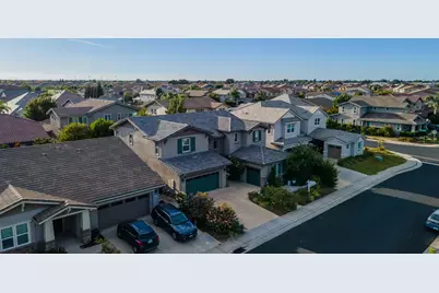 9924 Sintra Way, Elk Grove, CA 95757 - Photo 5