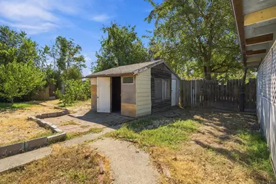 2590 Grove Avenue, Sacramento, CA 95815 - Photo 35