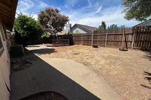 8273 Bull Mountain Cir, Elk Grove, CA 95758 - Photo 15