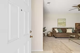 9329 Henley Way, Sacramento, CA 95826 - Photo 9