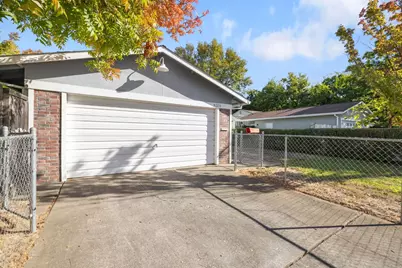 9329 Henley Way, Sacramento, CA 95826 - Photo 5