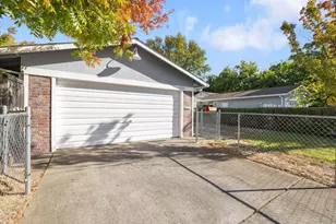 9329 Henley Way, Sacramento, CA 95826 - Photo 5