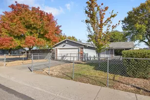 9329 Henley Way, Sacramento, CA 95826 - Photo 3
