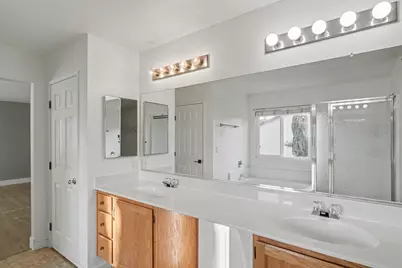 8717 Elfin Court, Elk Grove, CA 95758 - Photo 15