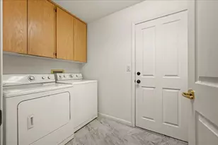 4800 Runway Dr, Fair Oaks, CA 95628 - Photo 19