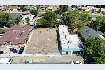 1133 E Harding Way, Stockton, CA 95205 - Photo 1