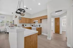 10083 Teddington Way, Elk Grove, CA 95624 - Photo 5