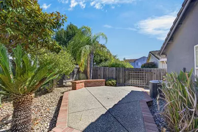 10083 Teddington Way, Elk Grove, CA 95624 - Photo 45