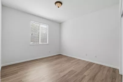 8560 Hawley Way, Elk Grove, CA 95624 - Photo 5