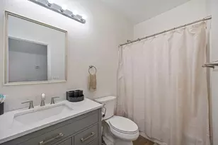 7340 Del Prado Ct, Sacramento, CA 95828 - Photo 17