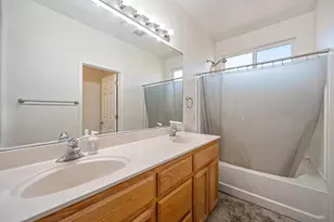 7340 Del Prado Ct, Sacramento, CA 95828 - Photo 19