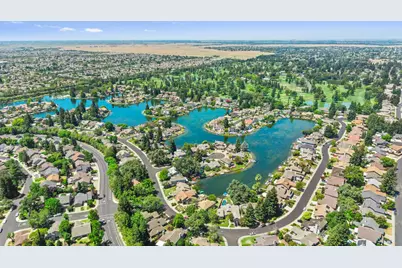 9201 Laguna Lake Way, Elk Grove, CA 95758 - Photo 11