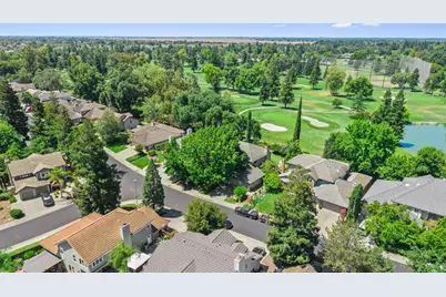 9201 Laguna Lake Way, Elk Grove, CA 95758 - Photo 7