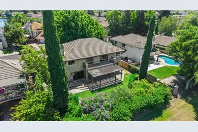 9201 Laguna Lake Way, Elk Grove, CA 95758 - Photo 3