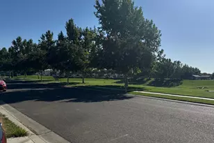 5854 Chancellor Way, Riverbank, CA 95367 - Photo 7