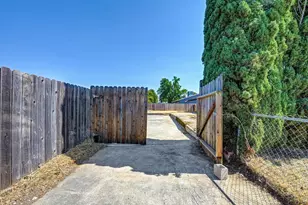 4801 Willowbrook Dr, Sacramento, CA 95842 - Photo 45