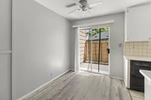 8208 Center Pkwy, Sacramento, CA 95823 - Photo 9